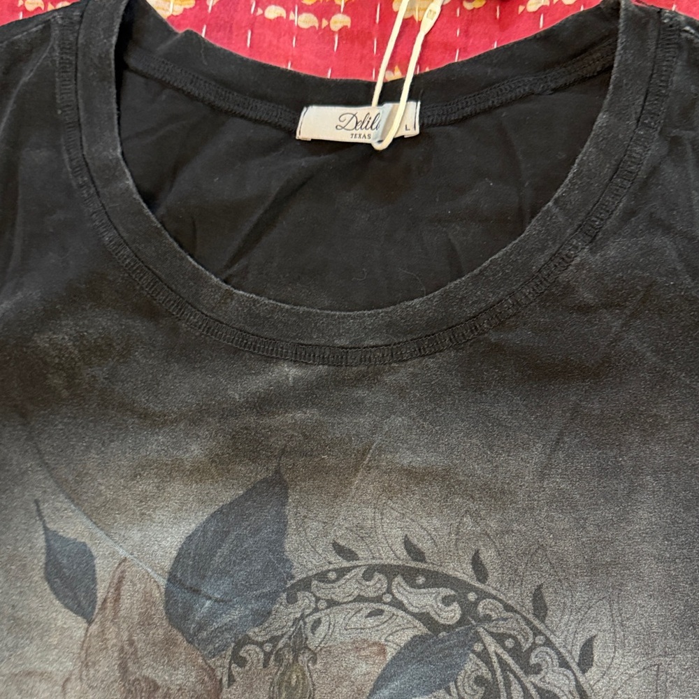 Montana West Black Short Sleeve Tee with Subtle Floral Cross Graphic - Picture 5 of 8